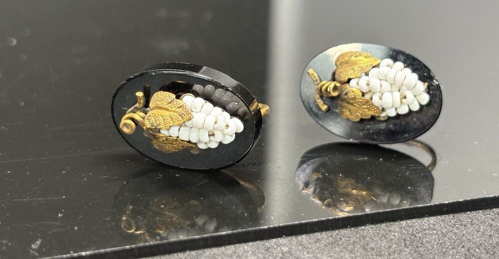 Victorian Low Karat Gold Or Gold Filled Grape Cluster Bead Onyx Screw On Earring